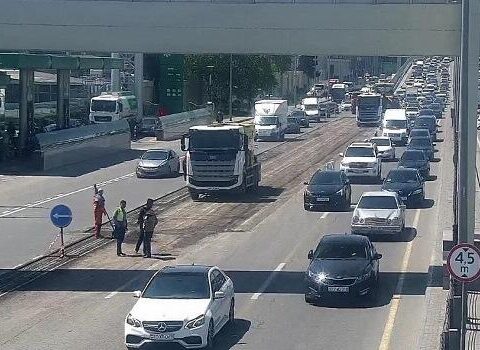 Ziya Bünyadovda yol qazılır, sıxlıq yarandı