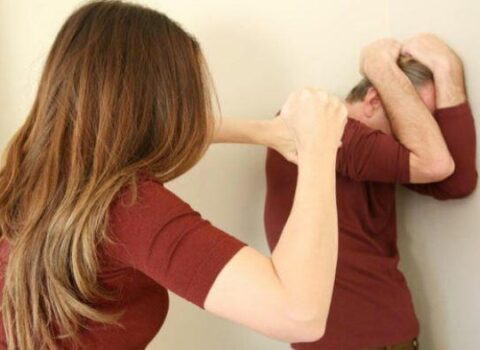 Bakıda qadın aliment ödəməyən keçmiş ərini döydü