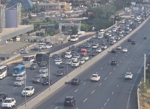 Bakının iki əsas yolunda sıxlıq var