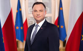 Polşada prezident Duda haqqında yazılan kitab satışdan çıxarıldı