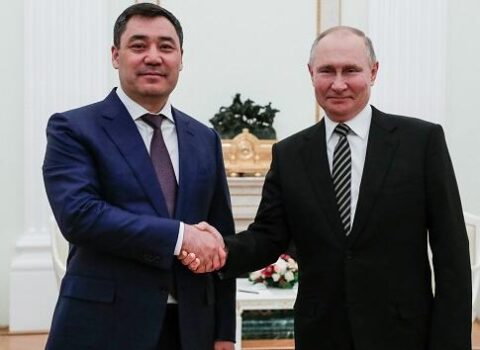 Putin Japarovla görüşdü