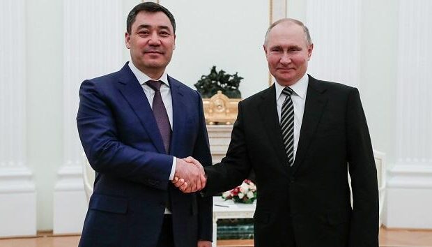 Putin Japarovla görüşdü
