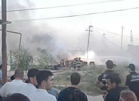 Bakıda yaşayış evlərinə yaxın ərazidə YANĞIN