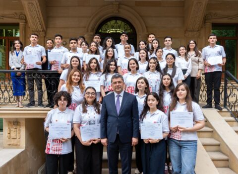 “MEDİA Könüllü”lərinə təşəkkürnamələr təqdim edildi