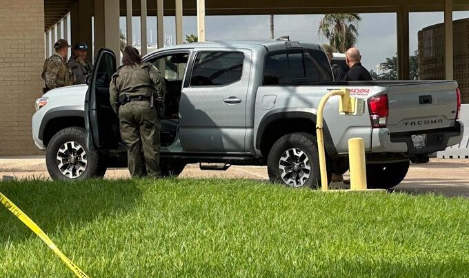 Texasda Sərhəd Xidmətinin binasına HÜCUM EDİLDİ – Yaralanan var