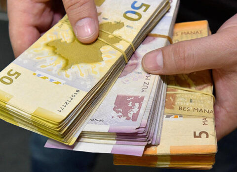 Bu sektorda orta aylıq maaş 3743 manatdır