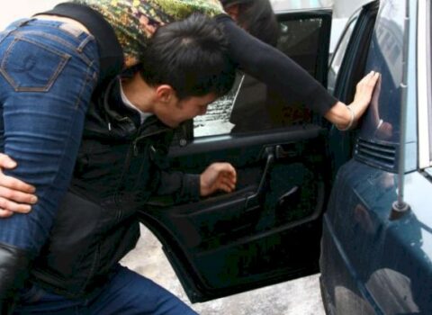 Qaynı qızını xəstə oğlu üçün oğurladı – Polis yolda yaxaladı