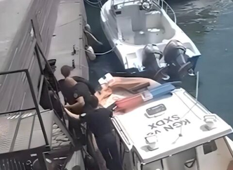 Bakı bulvarında batmaqda olan qadın xilas edildi – ANBAAN GÖRÜNTÜ