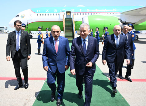 Şavkat Mirziyoyev Azərbaycana gəldi