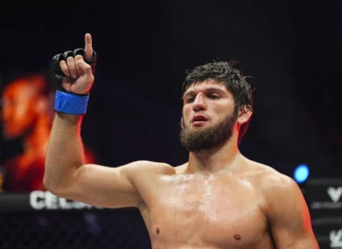 MMA döyüşçüsü küçədə güllələndi
