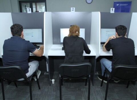 Vəkillər Kollegiyasına üzv olmaq istəyənlər üçün test imtahanı keçirildi