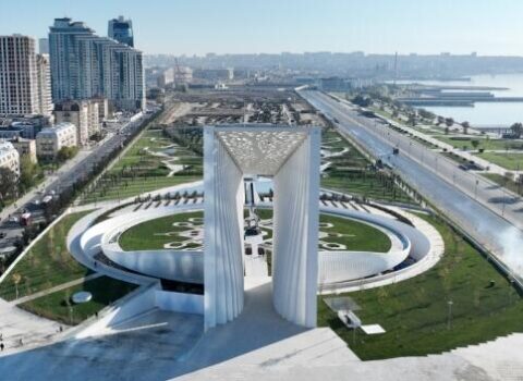 Özbəkistan prezidenti Zəfər parkında…