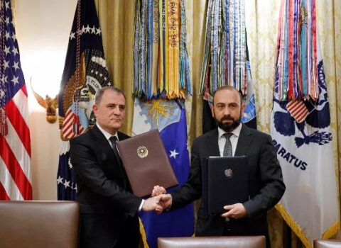 Ceyhun Bayramov üç il sonra Mirzoyanla telefonla danışdı