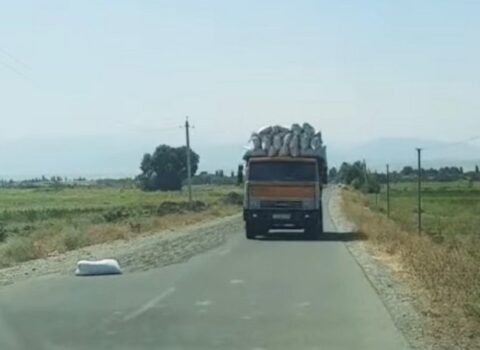 Avtomobil yolunda hərəkəti məhdudlaşdıran şəxs məsuliyyətə cəlb edildi