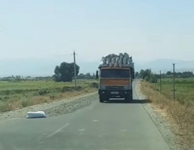 Avtomobil yolunda hərəkəti məhdudlaşdıran şəxs məsuliyyətə cəlb edildi