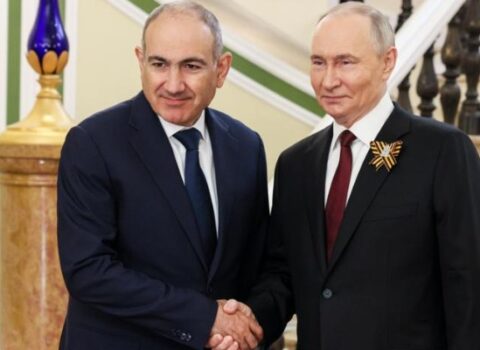 Putin Paşinyanla görüşdü