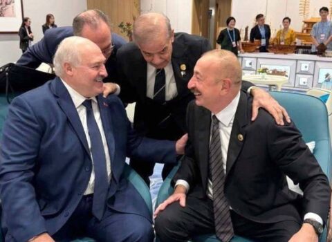 İlham Əliyev Lukaşenko və Şəriflə söhbət apardı – FOTO