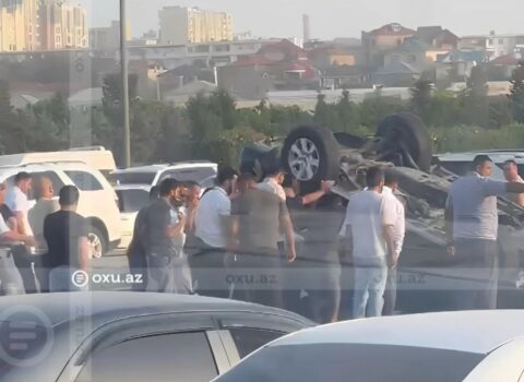 Bakıda avtomobil AŞDI: Tıxac YARANDI