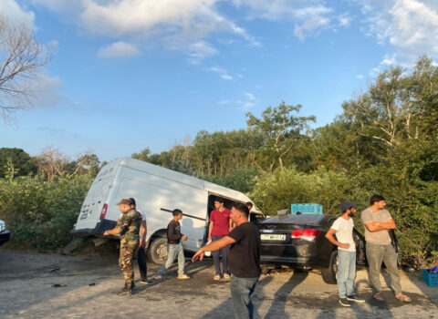 Şabranda minik və yük avtomobilləri toqquşub, yaralananlar var – FOTO