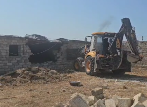 Xəzər rayonunda qanunsuz tikili söküldü