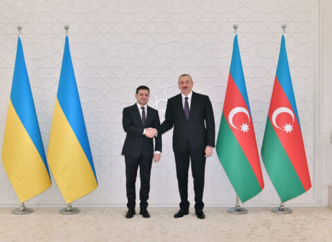 Prezident İlham Əliyev Zelenskini təbrik etdi
