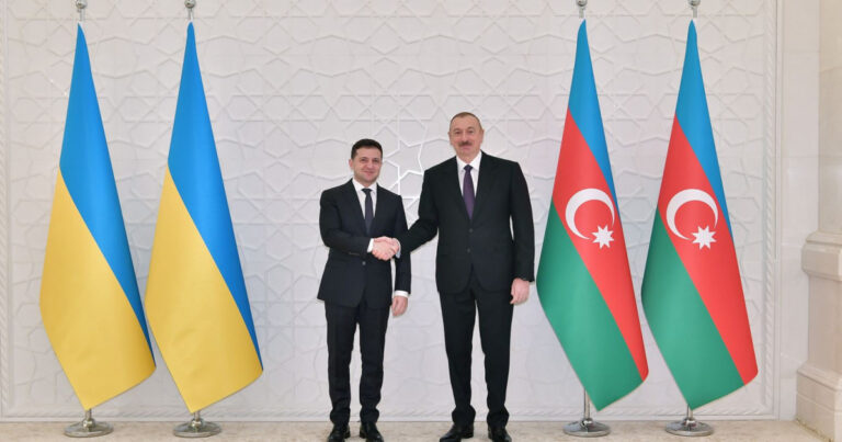 Prezident İlham Əliyev Zelenskini təbrik etdi
