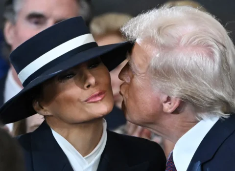 Epstein Trampı həyat yoldaşı ilə tanış edib