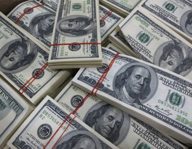 Dollar almaq istəyənlərin NƏZƏRİNƏ