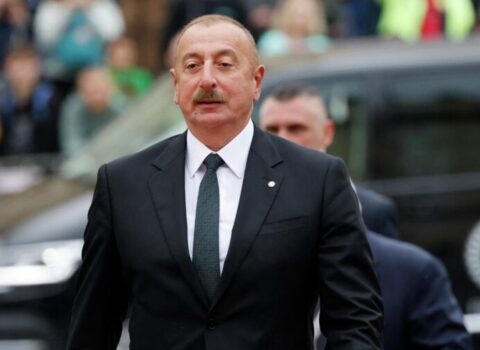 Prezident Kəlbəcər sakinlərinə mənzillərin açarlarını təqdim etdi