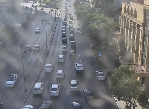 Bakının bir sıra yollarında nəqliyyatın sıxlığı yarandı