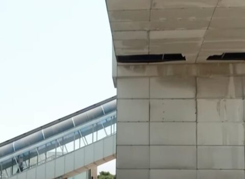 Sabunçuda piyada keçidinin qopan panelləri təhlükə yaradır