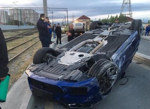 Tanınmış tiktoker BMV ilə qəzaya düşdü