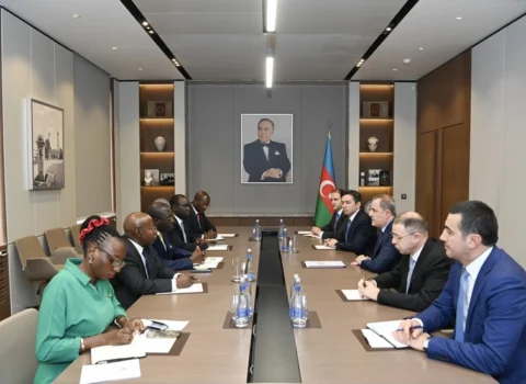 Ceyhun Bayramov Con Mulimba ilə müzakirə apardı – FOTOLAR
