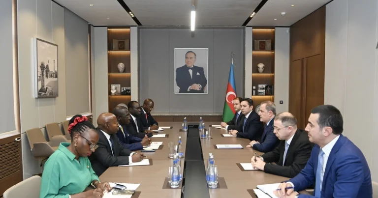 Ceyhun Bayramov Con Mulimba ilə müzakirə apardı – FOTOLAR