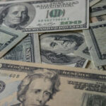 Dollar almaq istəyənlər OXUSUN