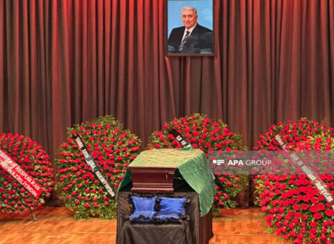 Prezident və xanımı Arif Babayevin vida mərasiminə əklil göndərdi