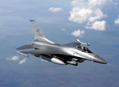 F-16 qırıcı təyyarəsi qəzaya UĞRADI – Bu ölkədə… – VİDEO