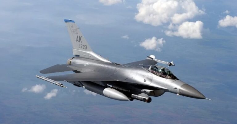 F-16 qırıcı təyyarəsi qəzaya UĞRADI – Bu ölkədə… – VİDEO