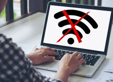 Azərbaycanda internet ÇÖKDÜ