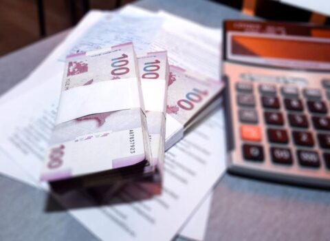 Dövlət büdcəsinin xərcləri 10 milyard manatı ötdü