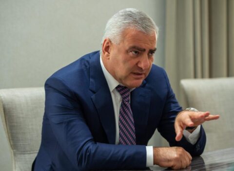 Kara­petyan ailəsi Ermənistandan 500 milyon dollar tələb edir