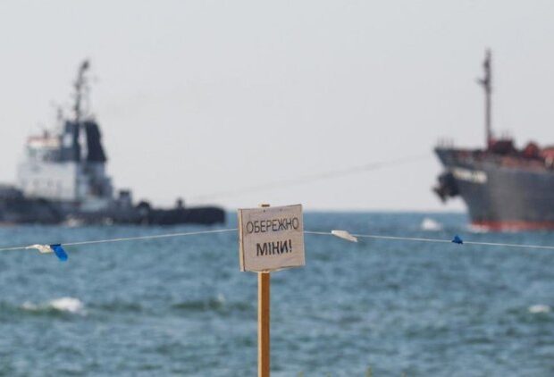 Qara dənizdə yük gəmisi minaya düşdü