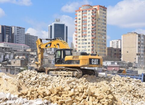 “Sovetski”də söküntü işlərinə başlanıldı