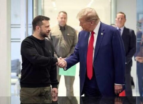Tramp Zelenskiyə Ağ Evin simvolik açarlarını verdi