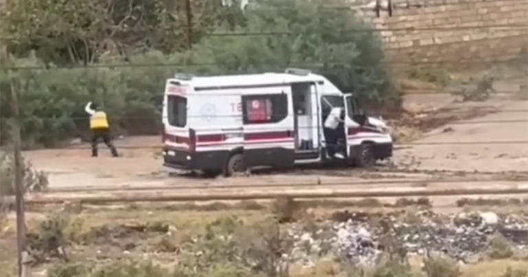 Bakıda təcili yardım maşını palçıqda batdı – Həkim çağırışa piyada getdi – VİDEO