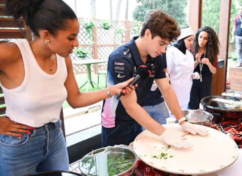 Formula 1 pilotları Bakıda qutab bişirdilər! – FOTOLAR