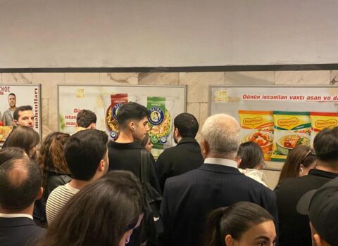 Metroda sıxlıq yarandı – Qatarlar yubanır – FOTO