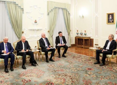 Pezeşkian Şahin Mustafayevin rəhbərlik etdiyi nümayəndə heyəti ilə görüşüb – FOTO