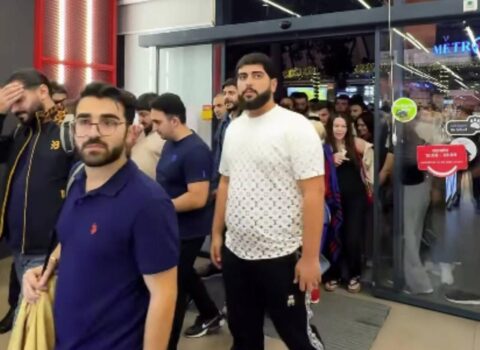 Bakıda gecə vaxtı “iPhone 17″yə görə mağazaya axışdılar