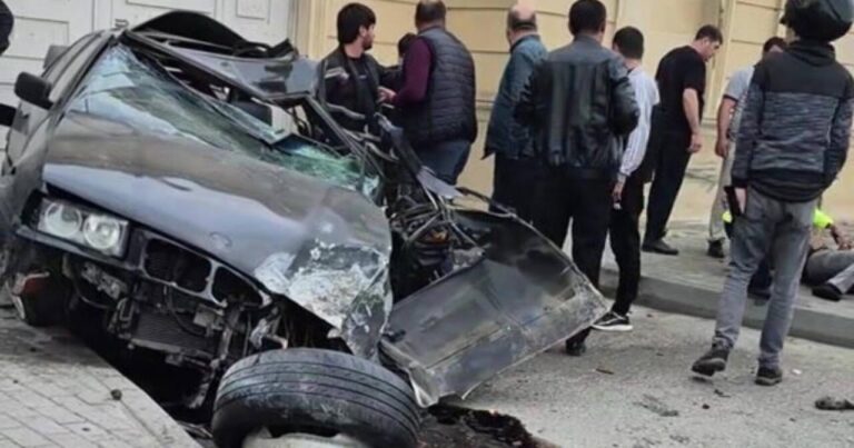Buzovna yolunda ağır qəza – “BMW” bu hala düşdü – VİDEO